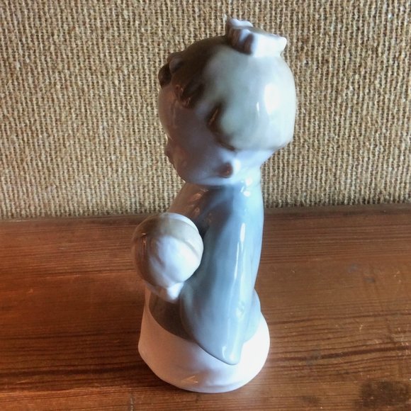 Elegant Toyo Traditional Japanese Child With Ball Porcelain Figurine, Unique Hom - Picture 5 of 5